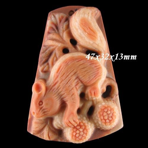 5280 - Pandantiv, malachit rosu sculptat, veverita, caramiziu, 47x32mm