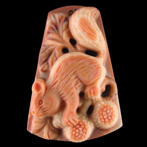 5280 - Pandantiv, malachit rosu sculptat, veverita, caramiziu, 47x32mm