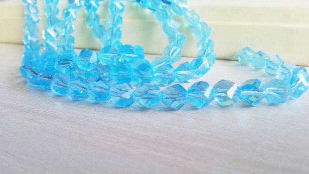 Cuburi sticla rasucite, albastru transparent 8mm (GSLAK 103)