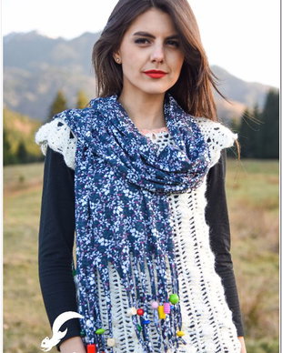 esarfa accesorizata cu margele