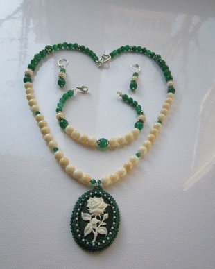 SET- AGATE VERZI, CORAL CREM SI CAMEE