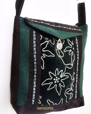geanta cu texturi medievale si broderie florala