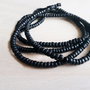 10b rondele heishi rotunjit lemn cocos negru 5mm (GSLAK 104)