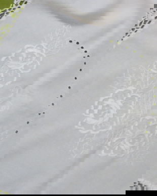 Fata de masa cu broderie manuala