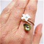 Inel argint cu floare de sidef si frunza perla biwa verde