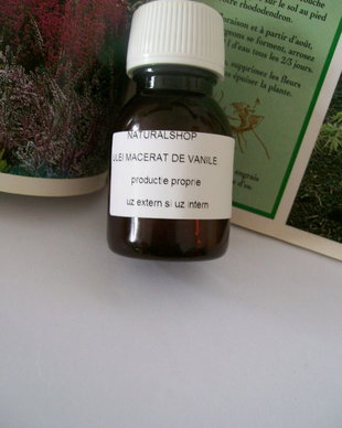 ULEI MACERAT DE VANILIE –hidratant, restructurant, reda fermitatea