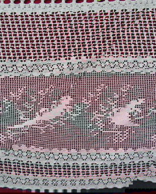 Perdeluta cu porumbei- dantelata