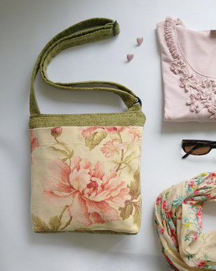 Geanta crossover reglabil Spring roses - pentu comanda