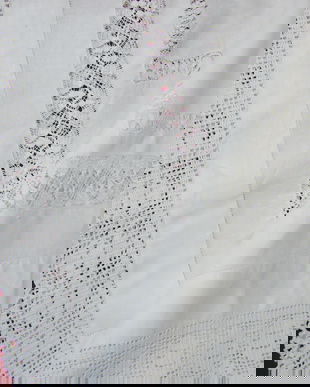 Fata de masa cu ajur si dantela