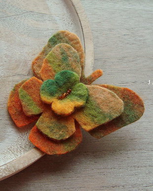 Broșă fluture