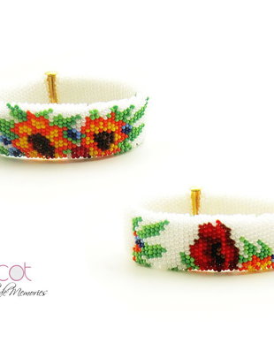 Braţară cu două feţe, croşetată cu mărgele de nisip, motiv floral- Flori de vara- REZERVAT