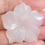 7863V - Pandantiv, aventurin roz pal, floare sculptata, 40x5mm