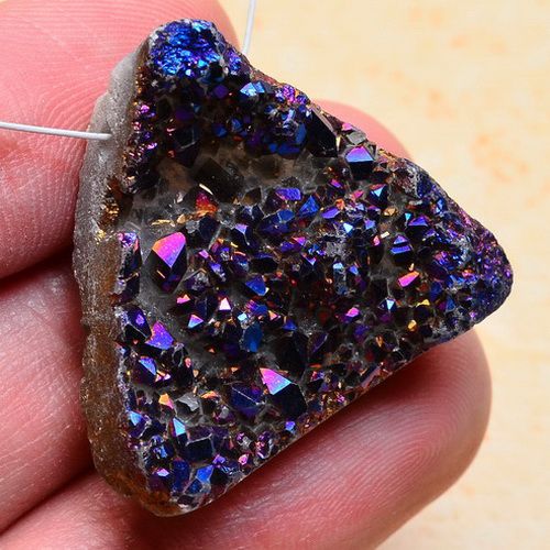 7871V - Pandantiv, agata titanium druzy, albastru mov, triunghi, 29x27x14mm