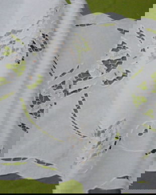 Mileu cu broderie decupata