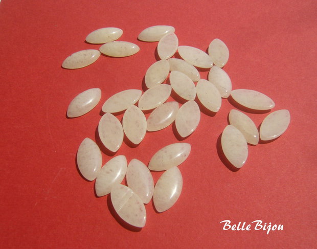 Cabochon din jad taietura Marquise aprox 11x22 mm