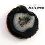 7883 - Pandantiv, agata feliata, forma neregulata, alb efect gheata, negru