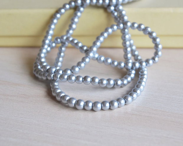 Perle sticla , gri argintiu 4mm (10 buc ) (GSLAK 115 )