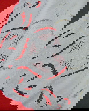 Fata de masa cu broderie decupata