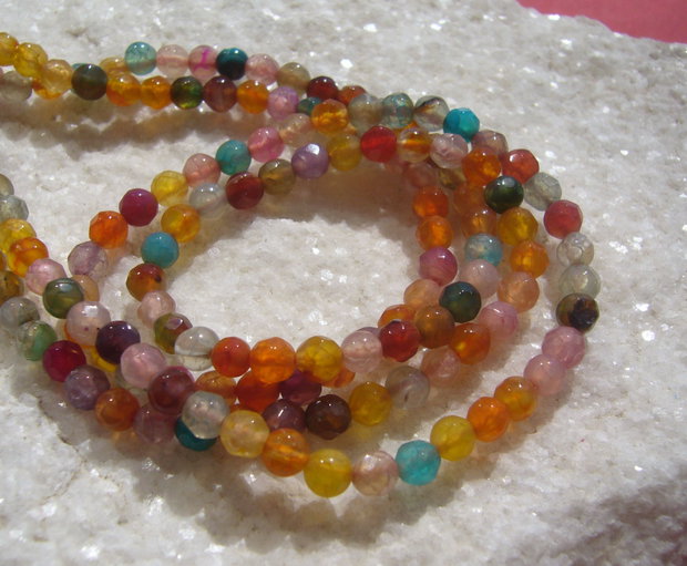 Agate multicolore fatetate aprox 4 mm