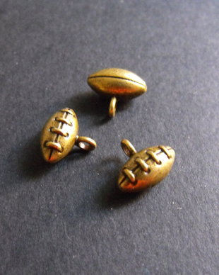 PANDANTIV BRONZ MINGE DE FOTBAL AMERICAN - 13 X 11 MM