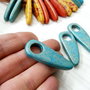 Pandantiv ceramica greceasca, Mikonos albastru 42x15mm (PETR 003)