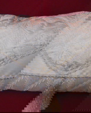 Perna decorativa cu ciucure