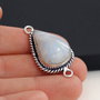 Conector lacrima cu Moonstone natural  cu irizatii albastre - in rama argintata si antichizata