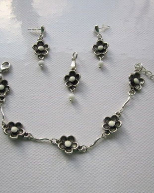 SET- ACCESORII ARGINTII- 2-RETINUT