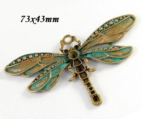 7969 - Pandantiv, aliaj bronz, patina de oxidare / verdigris, libelula