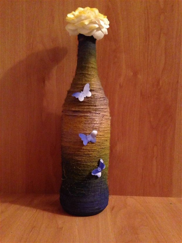 Vază decorată manu