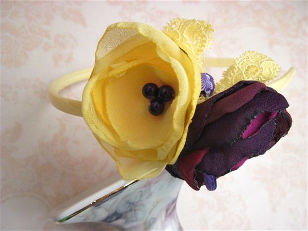 Cordeluta cu flori galben si violet
