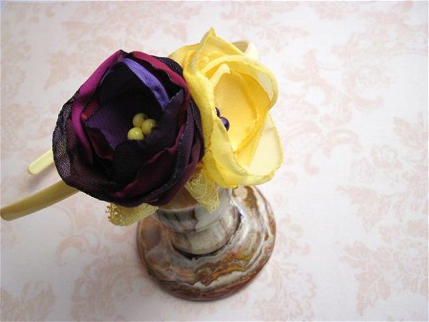 Cordeluta cu flori galben si violet
