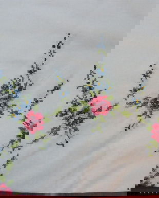 Fata de masa cu trandafiri