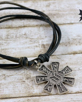 Colier barbatesc cu snur de piele si zamac ''Amulet''