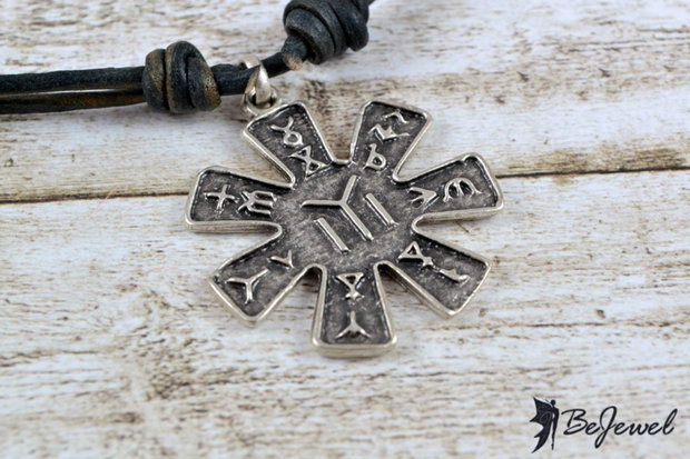 Colier barbatesc cu snur de piele si zamac ''Amulet''