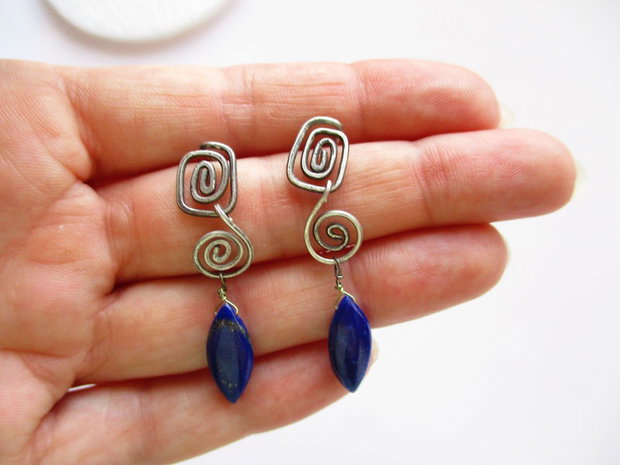Cercei argint oxidat si lapis lazuli "Spirale...geometrice"
