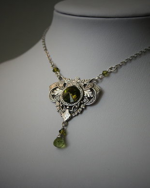 Colier și cercei cu rivoli verde și calcedonie