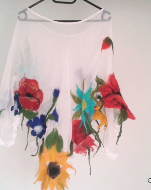 Bluza de vara din matase naturala cu flori impaslite si colturi dantelate - Matase inflorata