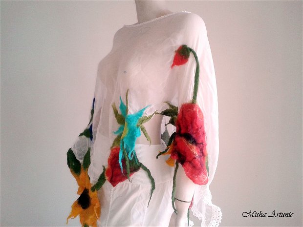 Bluza de vara din matase naturala cu flori impaslite si colturi dantelate - Matase inflorata