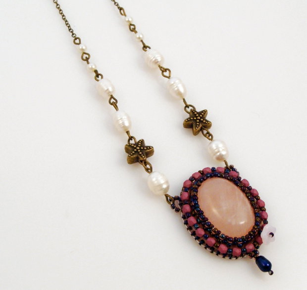 Colier elegant cu perle si cuart roz