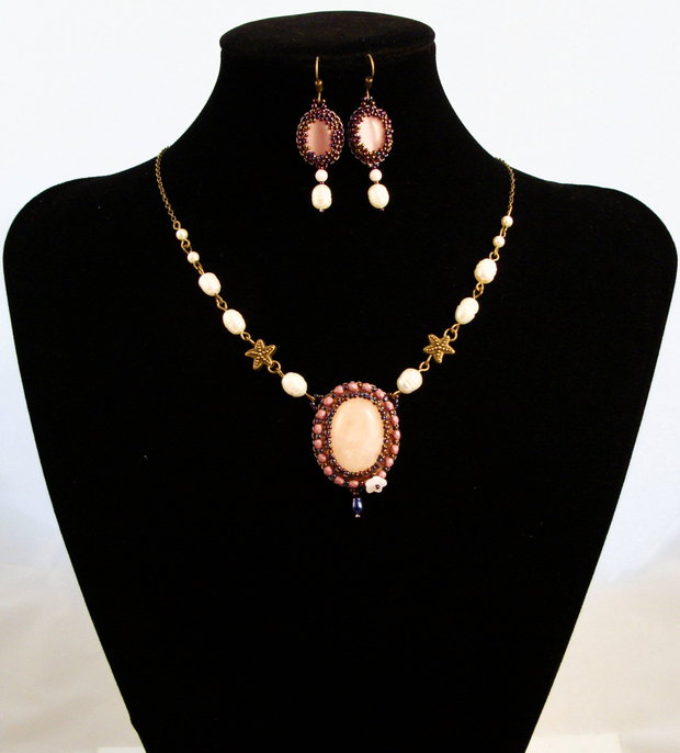 Colier elegant cu perle si cuart roz