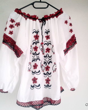 Bluza tip ie cu broserie impaslita si cusuta - vandut