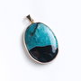 Pandant cu agata & quartz  teal si negru in rama aurita