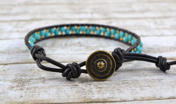 Bratara wrap  cu snur de piele si pietre semipretioase ''Chic''