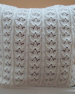 pernuta ornament -knitted leaves
