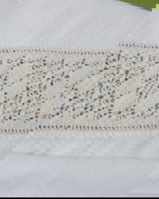 Fata de masa rustica cu dantela