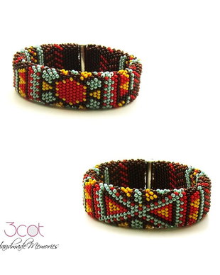 Braţară cu două feţe, croşetată cu mărgele de nisip, motiv etnic/tribal