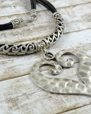 Colier piele si zamac placat cu argint ''Endless love''