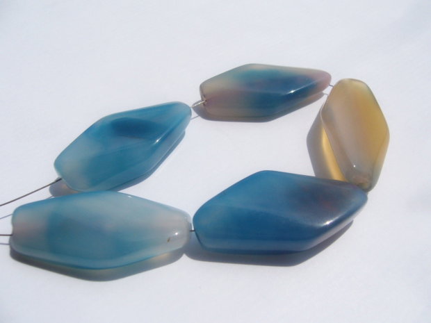 Agate mari romburi rasucite aprox 7x14x29 mm