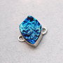 Conector  titanium druzy  electroplacat - albastru  in rama argintata